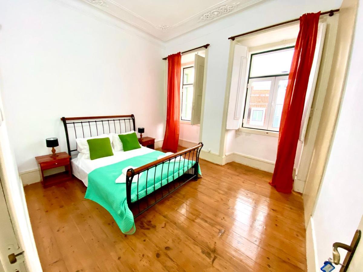 Artdeco Chiado 4 - Large Comfortable Double Room With Shared Bathroom 리스본 외부 사진