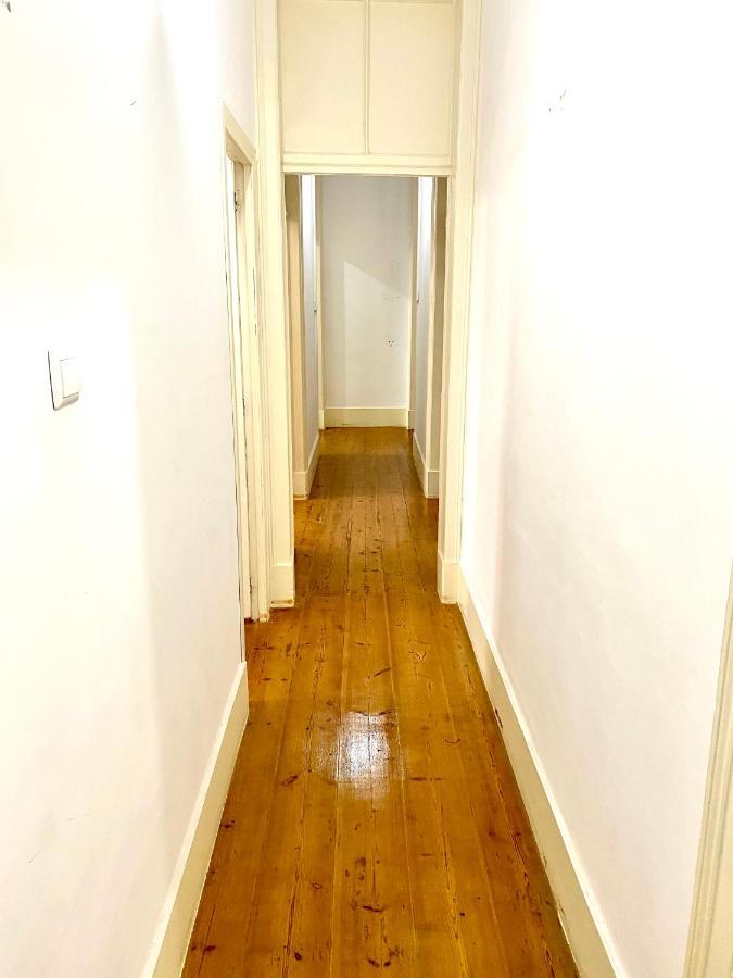 Artdeco Chiado 4 - Large Comfortable Double Room With Shared Bathroom 리스본 외부 사진
