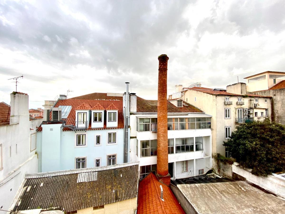 Artdeco Chiado 4 - Large Comfortable Double Room With Shared Bathroom 리스본 외부 사진